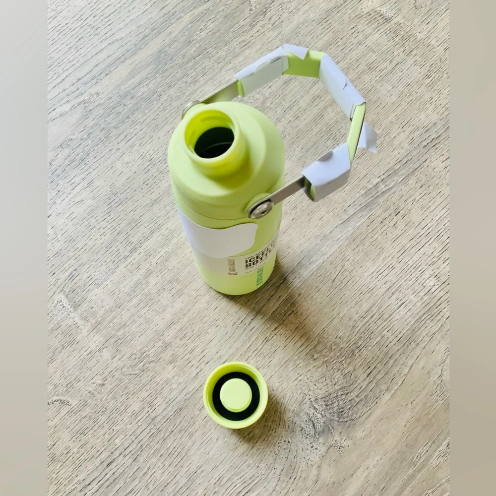 NWT☀️Stanley Light Green IceFlow Aerolight Bottle 16oz. - Picture 4 of 8